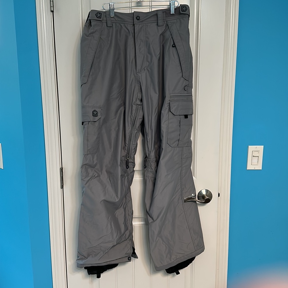 Sessions, brand, medium snowboard pants. Midweight, light, gray. Terrain series